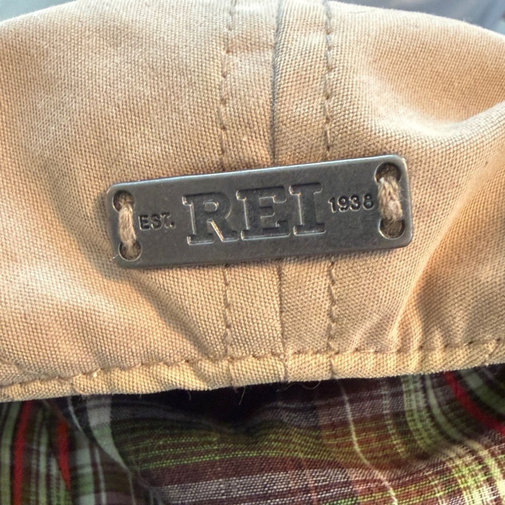 Set of 2 Lids… High Quality 109% Cotton Beige and White Caps - Picture 8 of 16